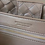 BOTTEGA VENETA SMALL ANDIAMO 25CM CHOCOLATE LAMBSKIN