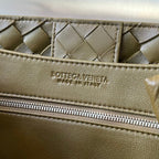 BOTTEGA VENETA MEDIUM ANDIAMO 32CM OLIVE LAMBSKIN