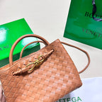 BOTTEGA VENETA SMALL ANDIAMO 25CM GOLD LAMBSKIN