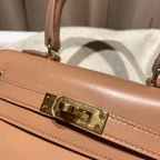 HERMES KELLY MINI 20 BAG IN CORAL PINK SMOOTH CALFSKIN WITH GOLD HARDWARE