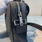 CELINE MEDIUM MESSENGER BAG 23 IN BLACK TRIOMPHE CANVAS