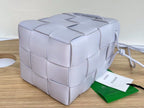 BOTTEGA VENETA SMALL CASSETTE BUCKET 18 IN PALE PURPLE CALFSKIN