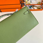 HERMES KELLY CUT 31 IN APPLE GREEN CALFSKIN WITH GOLD HARDWARE