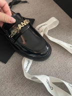 CHANEL MOASINS IN BLACK CALFSKIN GOLD METAL LOGO