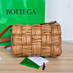 BOTTEGA VENETA CASSETTE 28 IN MEDIUM BROWN SOFT LAMBSKIN