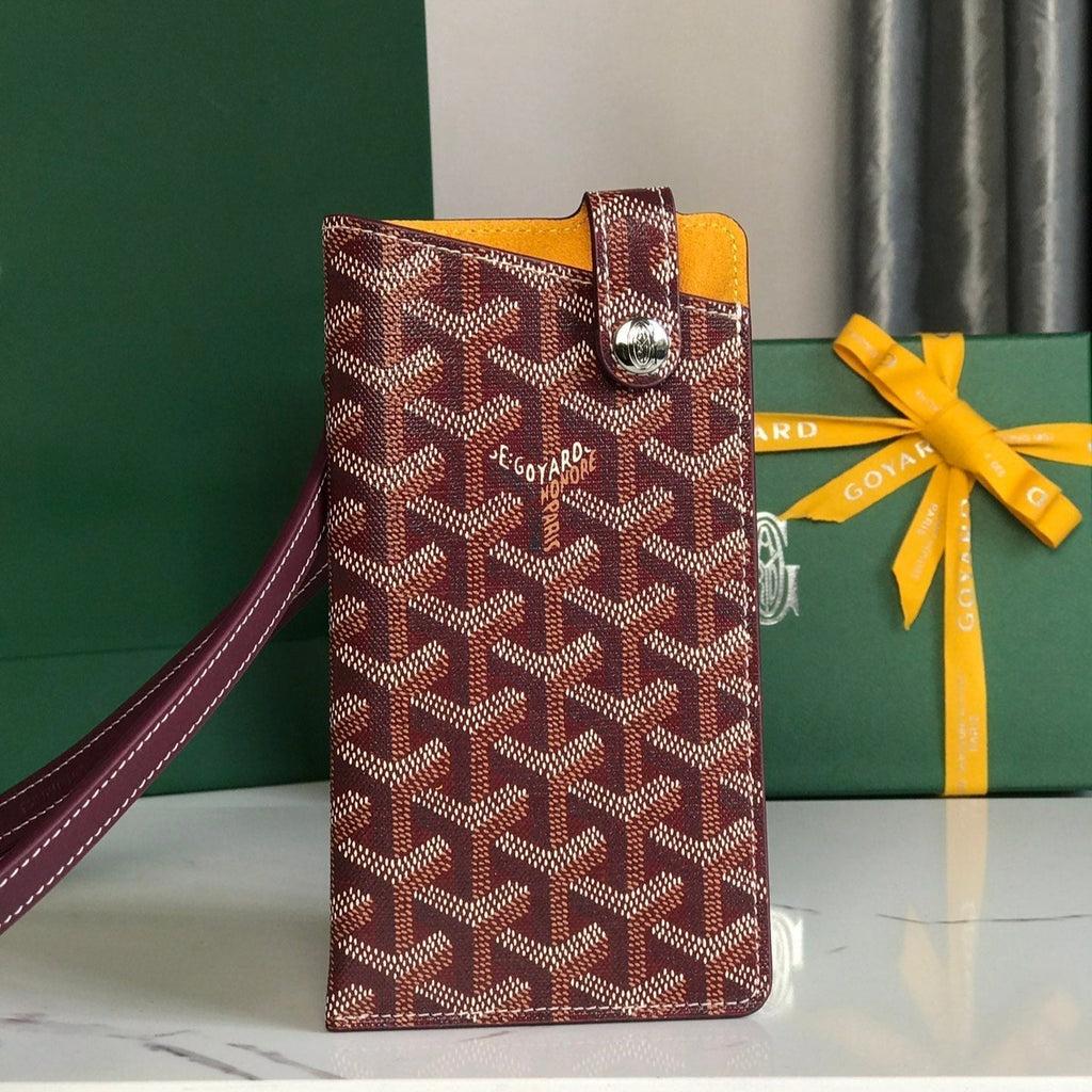 MONTMARTRE GM CASE 18 IN WINE RED GOYARDINE CANVAS