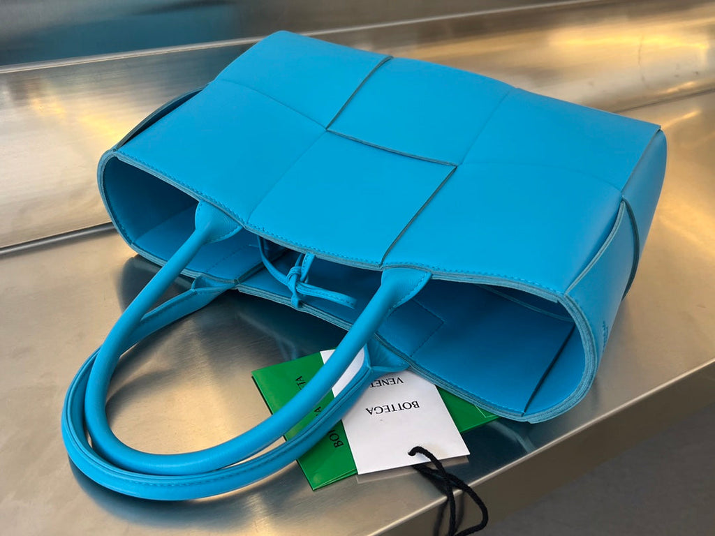 BOTTEGA VENETA SMALL ARCO TOTE 30 IN CERULEAN BLUE LAMBSKIN