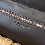 BOTTEGA VENETA CASSETTE 44 TOTE BEIGE AND BLACK VISCOSE