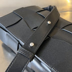 BOTTEGA VENETA CASSETTE 23 IN BLACK CALFSKIN WITH WAVY PATTERN