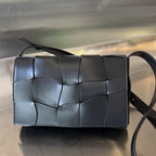 BOTTEGA VENETA CASSETTE 23 IN BLACK CALFSKIN WITH WAVY PATTERN