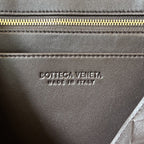 BOTTEGA VENETA SMALL ANDIAMO 29 IN DARK BROWN LAMBSKIN