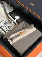 HERMES KELLY DESORDRE 20 IN MEDIUM BROWN EPSOM LEATHER WITH GOLD HARDWARE