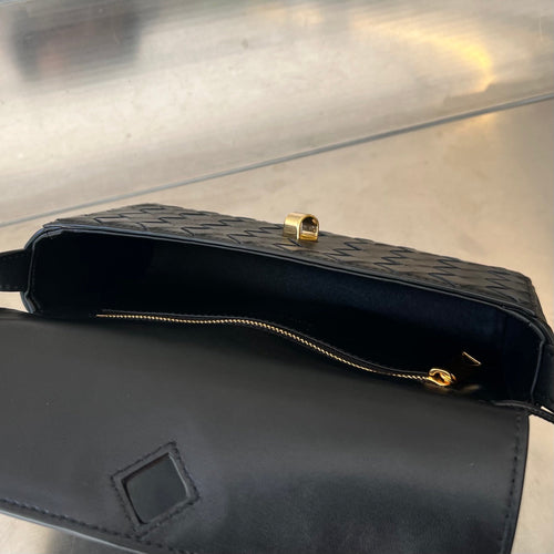 BOTTEGA VENETA ANDIAMO 21 IN BLACK LAMBSKIN