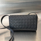 BOTTEGA VENETA ANDIAMO 21 IN BLACK LAMBSKIN
