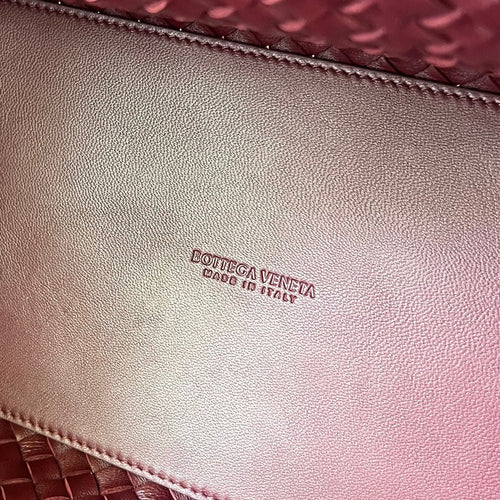 BOTTEGA VENETA SMALL CABAT 32 IN BURGUNDY RED LAMBSKIN