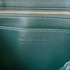 BOTTEGA VENETA SMALL ANDIAMO 29 IN EMERALD GREEN LAMBSKIN