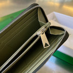 BOTTEGA VENETA INTRECCIATO 19 WALLET IN DARK BLUE CALFSKIN