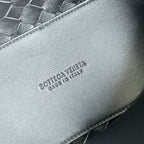 BOTTEGA VENETA MEDIUM ANDIAMO 32CM BLACK LAMBSKIN