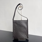 BOTTEGA VENETA LARGE 35 FLAT LOOP IN BLACK CALFSKIN