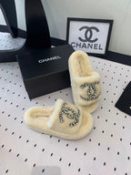 CHANEL THICK-SOLED SLIPPERS IN WHITE SHEEP WOOL
