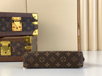 LOUIS VUITTON COSMETIC POUCH 22 IN BROWN MONOGRAM CANVAS