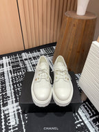 CHANEL OXFORD SHOES IN WHITE TWEED AND CALFSKIN