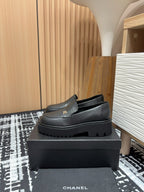CHANEL MOASINS IN BLACK CALFSKIN