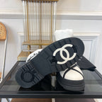 CHANEL SKI BOOTS IN WHITE MIX BLACK QUILTED COTTON