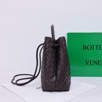 BOTTEGA VENETA MEDIUM ANDIAMO 32 BROWN LAMBSKIN GOLD HARDWARE