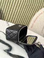 CHANEL 25P VANITY 17 CAVIAR WITH HANDLE METAL IN BLACK CALFSKIN SILVER HARDWARE