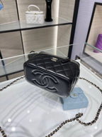 CHANEL VANITY 17 TOP HANDLE IN BLACK QUILTED LAMBSKIN GOLD HARDWARE