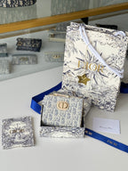 CHANEL DIOR 25S 30 MONTAIGNE DAHLIA WALLET 11 IN LIGHT BLUE DIOR OBLIQUE JACQUARD
