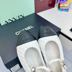 CHANEL MARY JANE FLAT 25S IN WHITE LAMBSKIN EMBOSSED LOGO