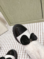 CHANEL 25S ANKLE BOOTS IN WHITE SHEARLING LAMBSKIN AND BLACK PATENT CALFSKIN