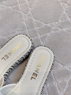CHANEL PLATFORM SLIPPERS IN WHITE WOOL AND LAMBSKIN