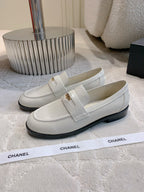 CHANEL 25S MOASINS IN WHITE CALFSKIN GOLD HARDWARE