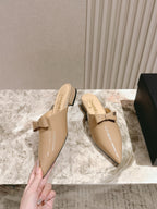 CHANEL FLAT MULES 25S IN BEIGE PATENT LEATHER