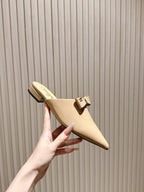 CHANEL FLAT MULES 25S IN BEIGE PATENT LEATHER