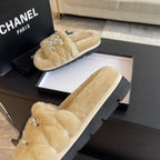 CHANEL SLIPPERS IN BEIGE CREAM FUR