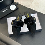 CHANEL MULE IN BLACK SMOOTH FLEECE WITH GOLD HARDWARE