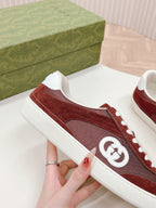 GUCCI SNEAKER WITH INTERLOCKING G IN GARNET RED SUEDE AND MESH