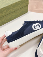 GUCCI SNEAKER WITH INTERLOCKING G IN SPACE BLUE SUEDE AND MESH