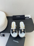 CHANEL PLATFORM FLIP-FLOPS IN WHITE TWEED FABRIC