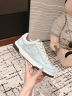 CHANEL SNEAKER IN BLUE PASTEL HAND-POLISHED CALFSKIN 977829