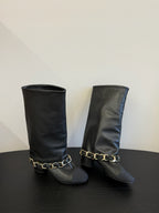 CHANEL BOOTS IN BLACK CALFSKIN WITH CHAIN