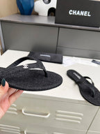 CHANEL THONG SLIPPERS IN BLACK DENIM