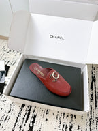 CHANEL FLAT MULE IN RUBY RED CALFSKIN HARDWARE WITH ROCK MIX CHAIN