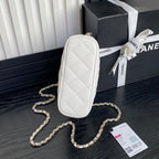 CHANEL HOBO BAG 21 IN WHITE GRAINED CALFSKIN GOLD HARDWARE