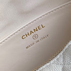 CHANEL HOBO BAG 21 IN WHITE GRAINED CALFSKIN GOLD HARDWARE