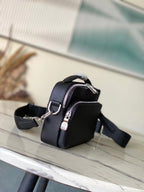 LOUIS VUITTON  AVENUE MESSENGER 22 IN BLACK CALFSKIN